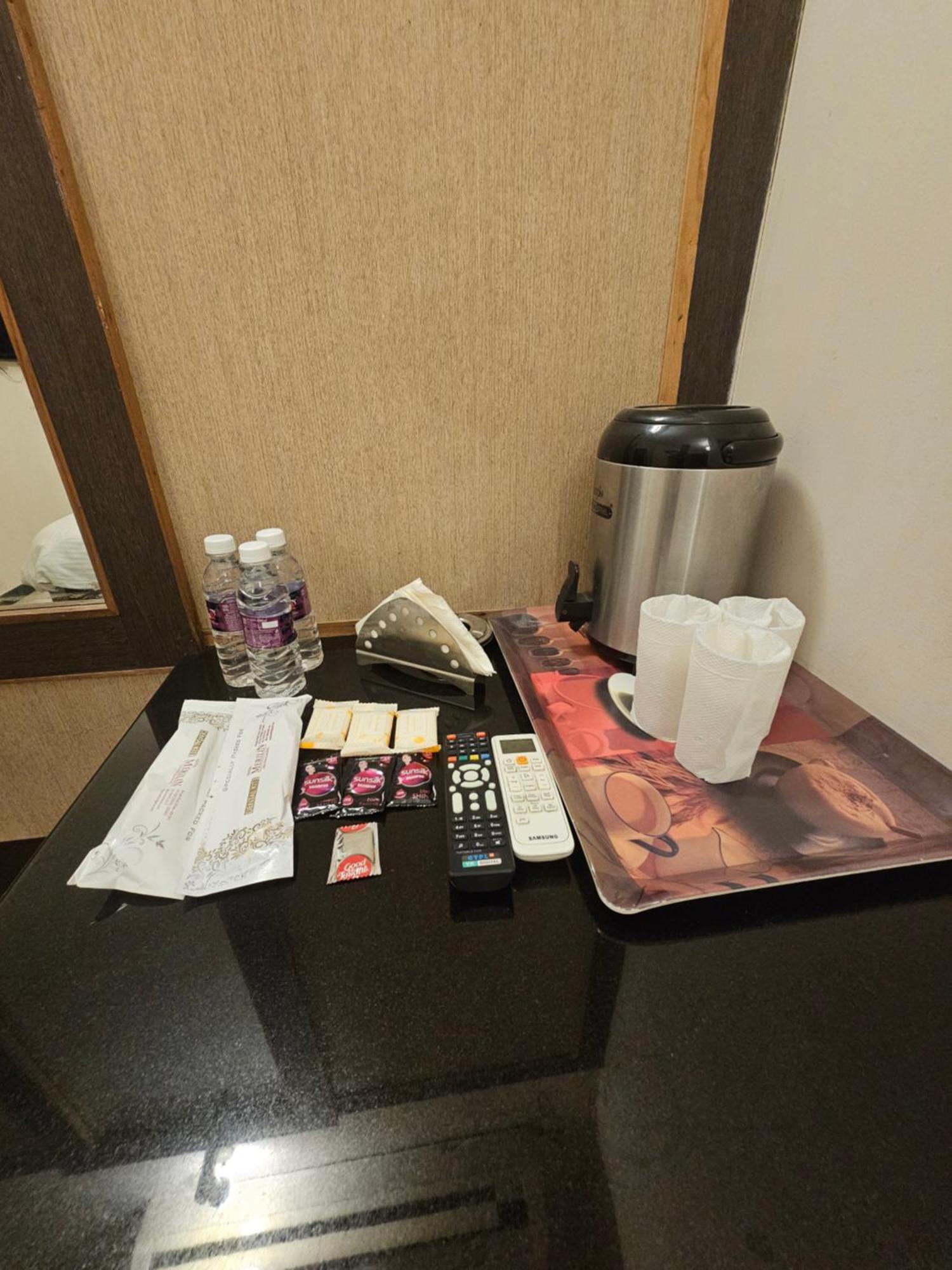 Hotel Merilin 埃罗德 外观 照片