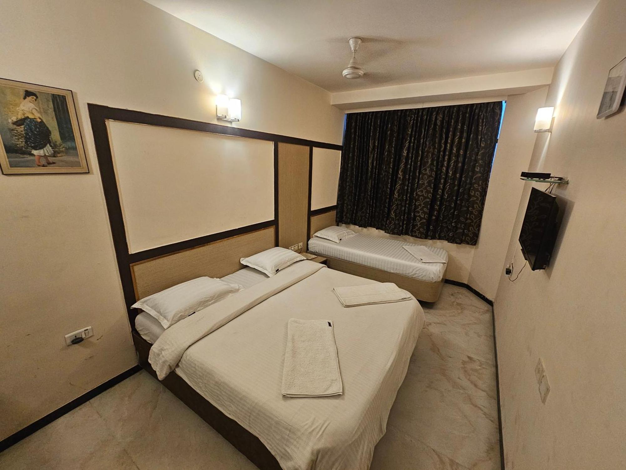 Hotel Merilin 埃罗德 外观 照片
